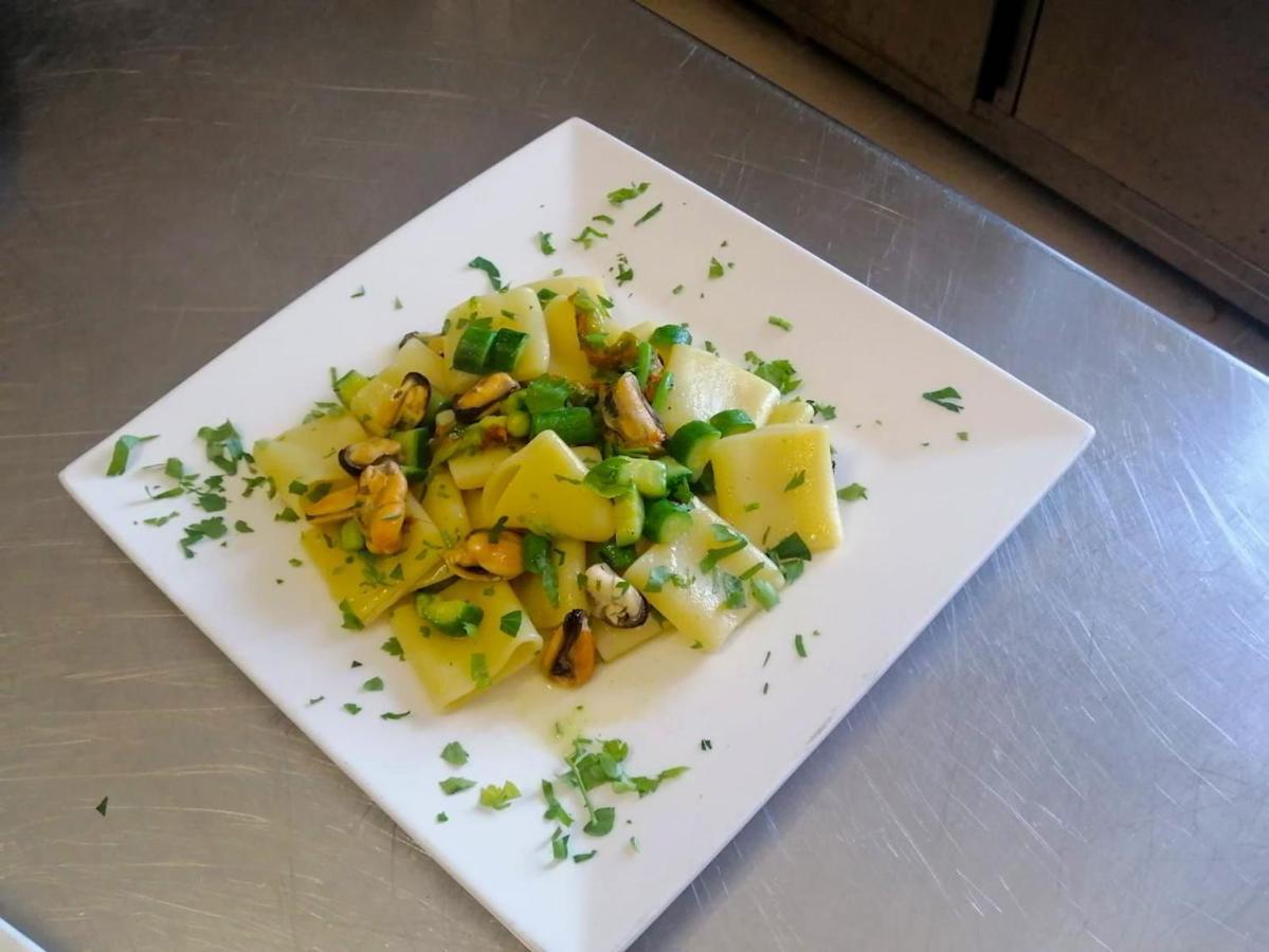 Frontemare Hotel Village & Ristorante Rodi Garganico Bagian luar foto