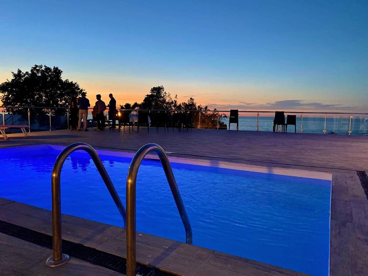 Frontemare Hotel Village & Ristorante Rodi Garganico Bagian luar foto