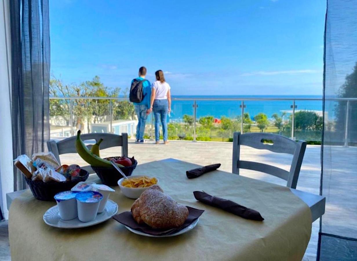 Frontemare Hotel Village & Ristorante Rodi Garganico Bagian luar foto