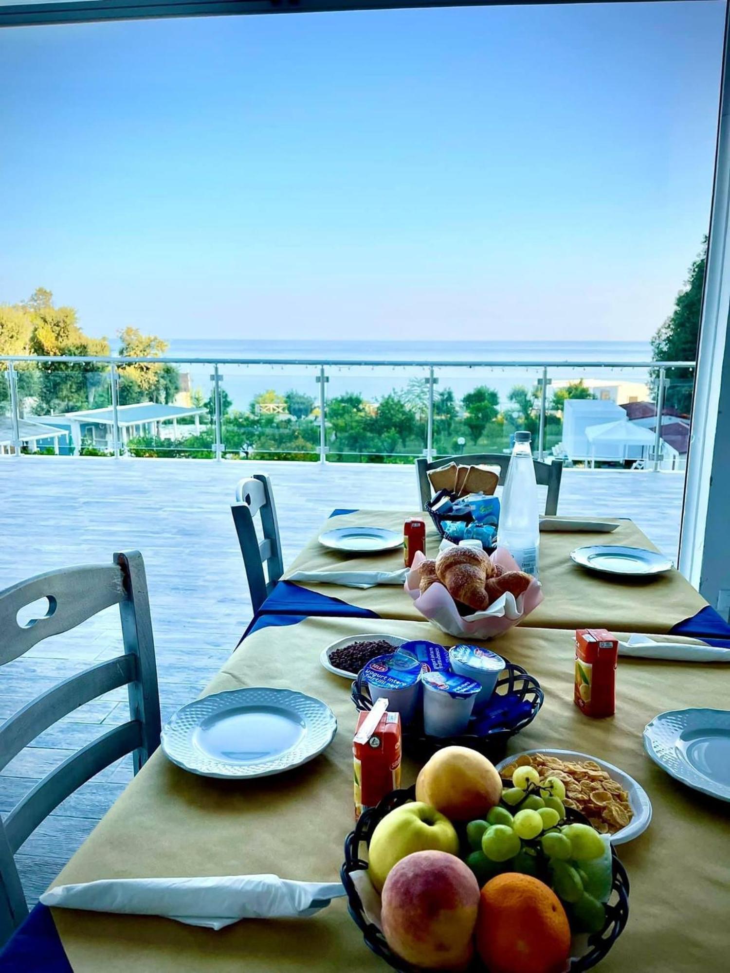Frontemare Hotel Village & Ristorante Rodi Garganico Bagian luar foto